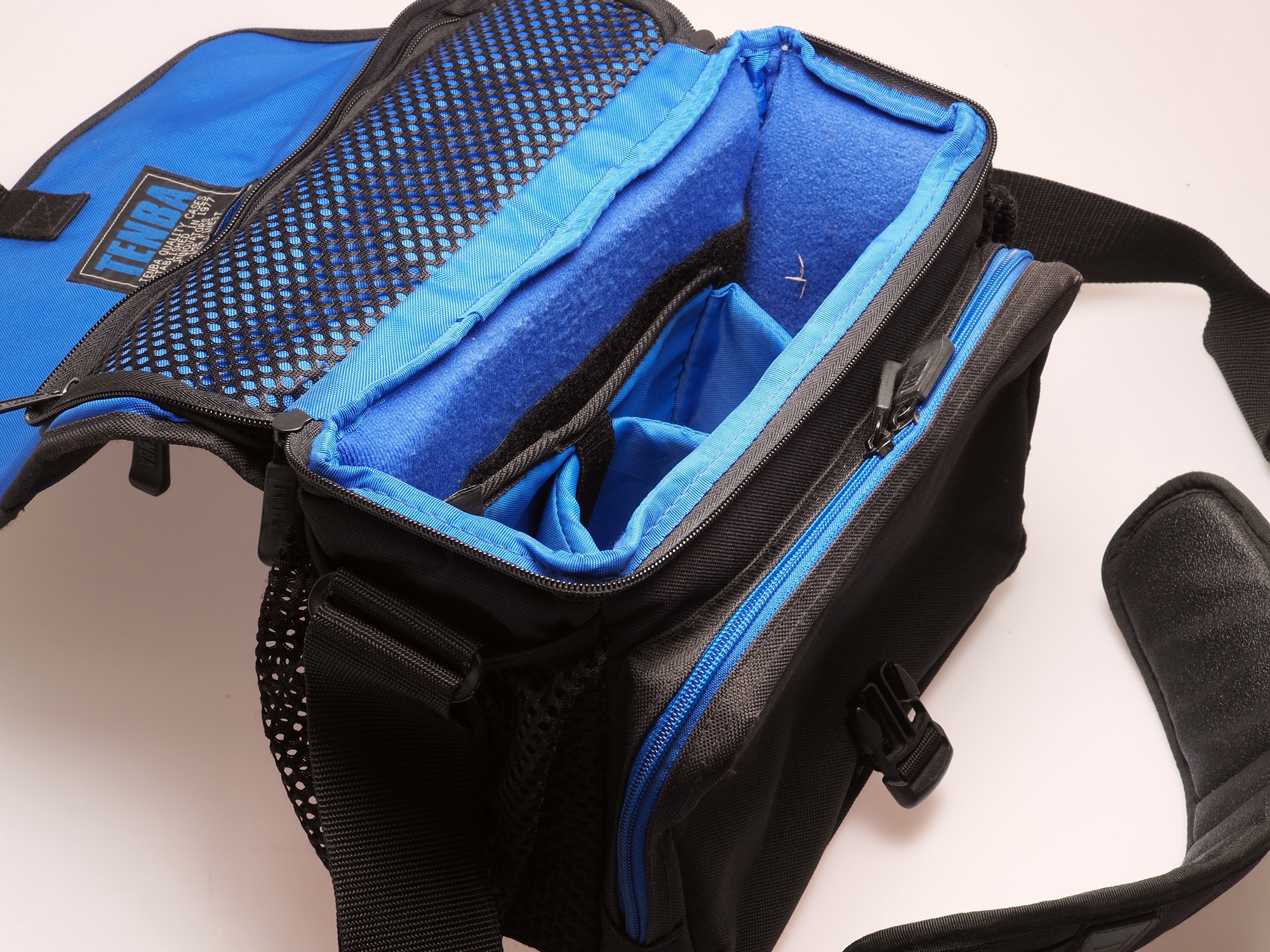 TENBA Skyline v2 12 Shoulder Bag グレー V637-785 カメラバッグ [▲][AS] Tenba 天霸Skyline v2 12 Shoulder Bag 二代天際線12號單肩包\u2013 黑膠兔