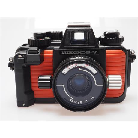 Nikonos V + 35mm F2.5 thumbnail