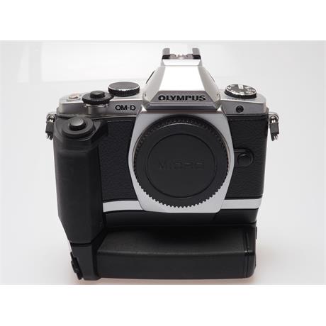 Olympus OMD E-M5 Silver Body + HLD-6 Grip thumbnail