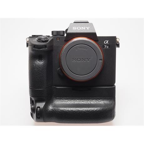 Sony Alpha A7 III + VG-C3TM Battery Grip thumbnail