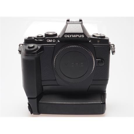 Olympus OMD E-M5 Black Body + HLD-6 Grip thumbnail