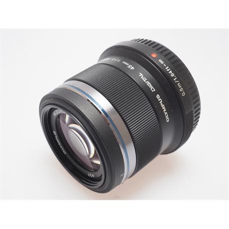 Olympus 45mm F1.8 M.Zuiko - Black thumbnail